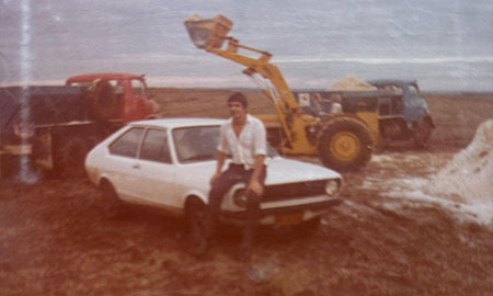 Aquisição da 1ª jazida de calcário dolomítico e início das atividades na mineração.