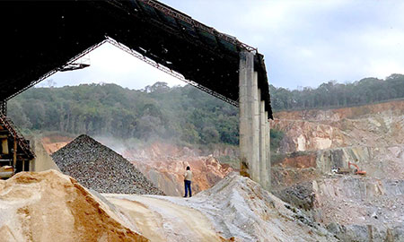 Início das operações na mineração e benefi ciamento de calcário calcítico.